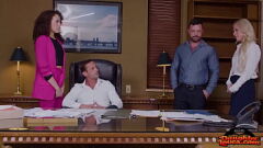 Riproduci Dixie Lynn e Willow Ryder infrangono le regole dell'ufficio