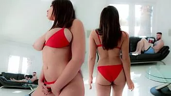 播放 Bangbros - 完美的拉丁重磅炸弹艾拉·诺克斯用她的大奶来获取迈克·曼奇尼的鸡巴