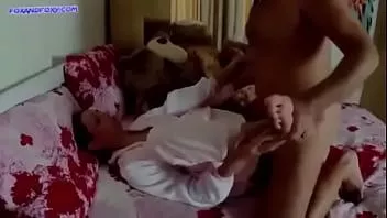 play पत्नी के चले जाने पर 19 साल की सौतेली बेटी को चुपचाप चोदा
