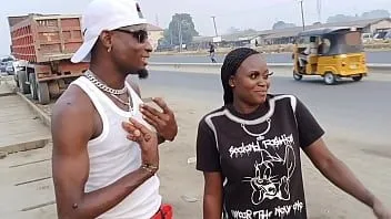 Putar Wanita portharcourt yang terangsang bertemu orang asing di jalan untuk pertama kalinya dan mengikutinya pulang untuk melakukan smash dan cumshot vagina mentah