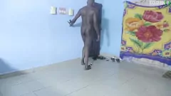 Redare Amator roșcat se udă și sălbatic cu un penis negru mare