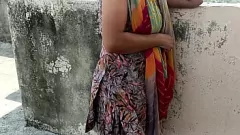 Abspielen Geile indische MILF kann Big Dick in der Öffentlichkeit nicht widerstehen