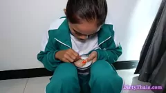 Abspielen Squid Game Fantasy: Das Anal- und Blowjob-Abenteuer der thailändischen Amateurin Cherry