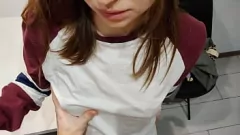 Odtwórz Spotkanie w zaparowanej kuchni: dziewczyna mojego przyjaciela i ja uczestniczymy w intensywnej sesji seksu ze zbliżeniami cipki, cycków i kutasa