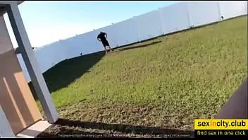 play Une femme mûre fait du sexe oral et avale une bite