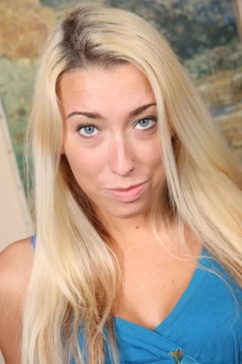 अभिनेता Jessica Woods