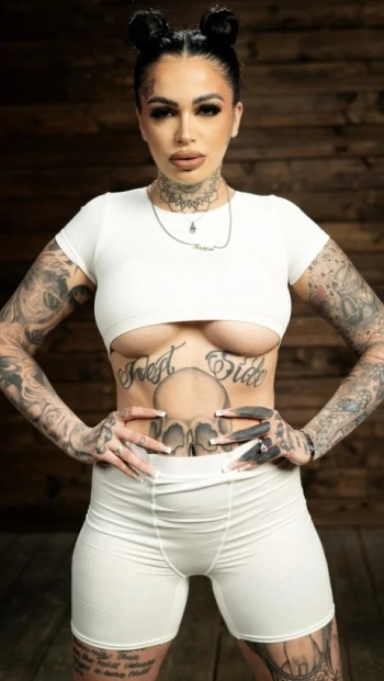 Pornstar Leigh Raven