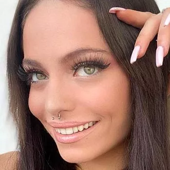 Pornstar Clara Mia